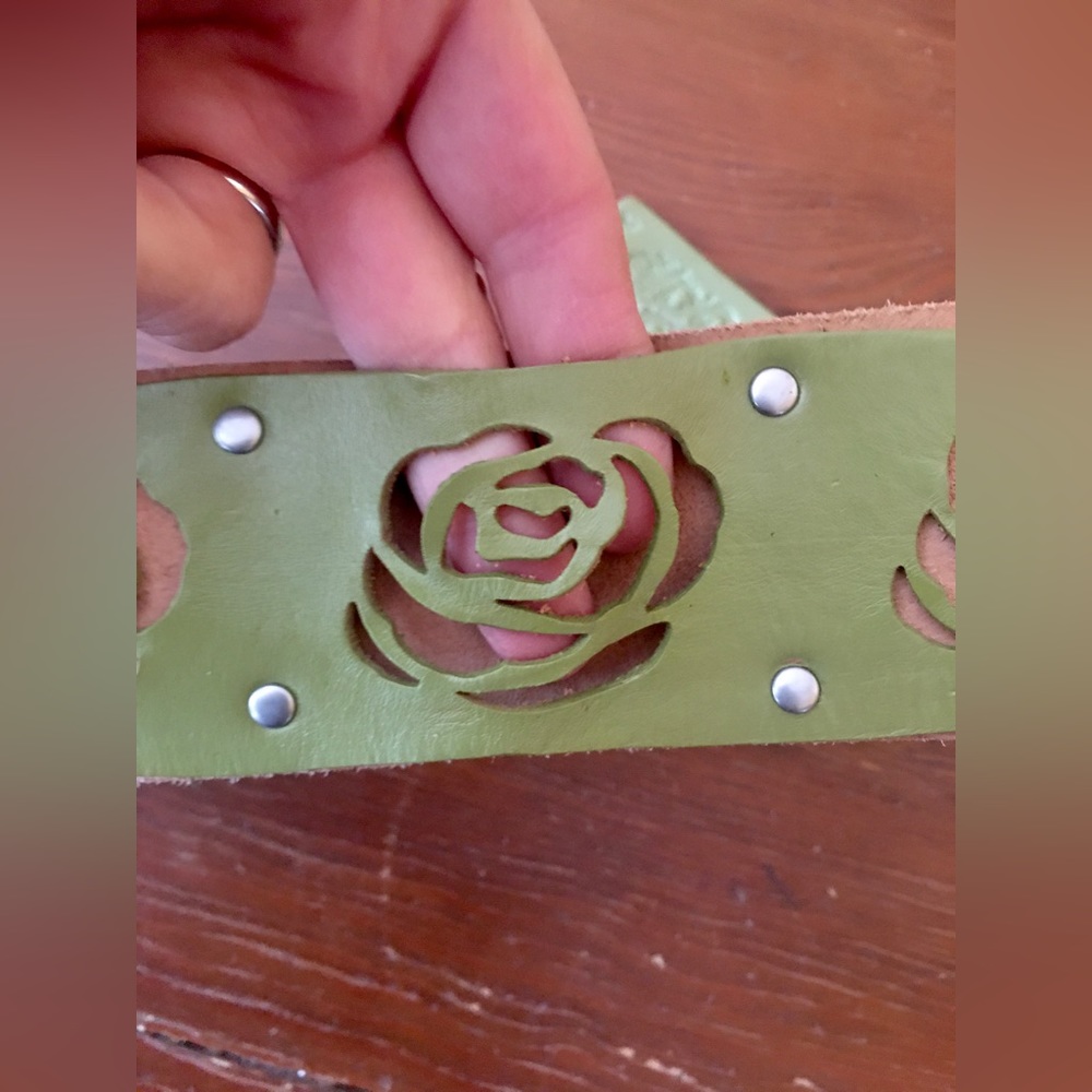 Gorgeous NEW “ROUGH ROSES’ handmade leather belt - Picture 4 of 9